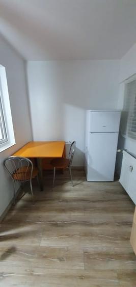 Garsoniera semidecomandata, etaj 1/4,Podul Electro, zona Lapus. - 2
