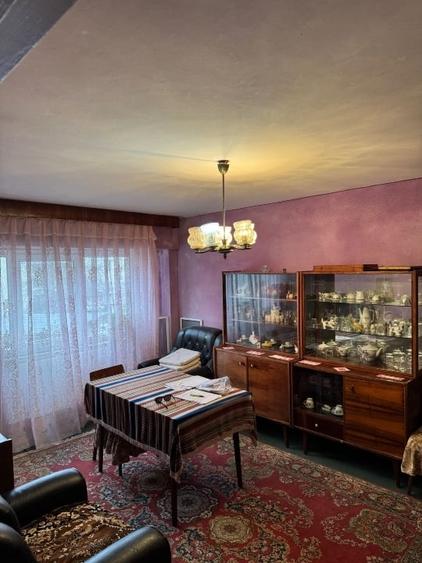 Apartament 3 camere,decomandat,centrala pe gaz,necesita imbunatatiri. Pret neg. - 1