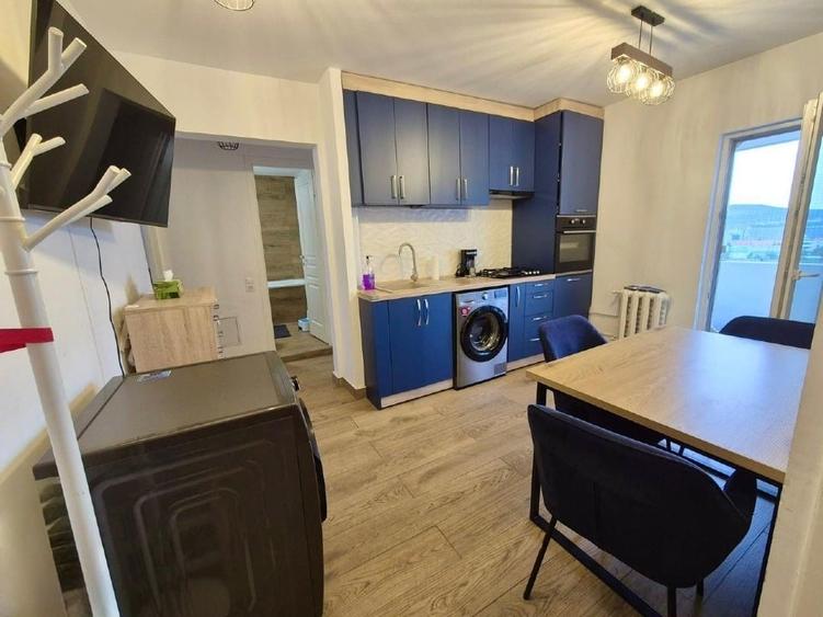 Apartament doua camere, decomandat, renovat recent. Central - 2