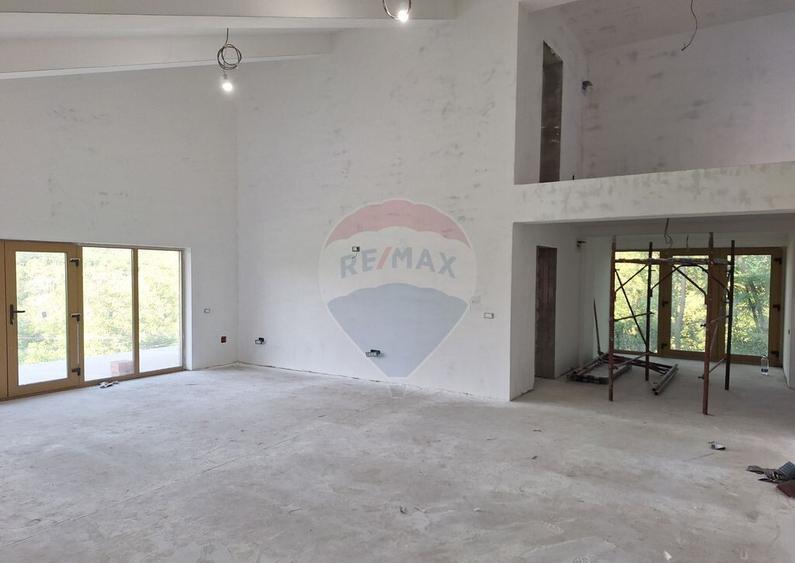 Casa / Vila la gri aproape gata sa devina acasa ! - 11