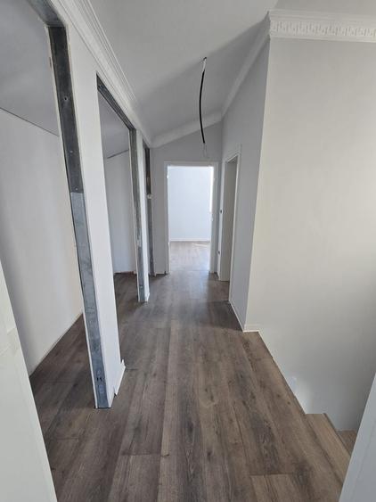 Duplex despartit prin camera tehnica - 4 camere Toate Utilitatile - 8