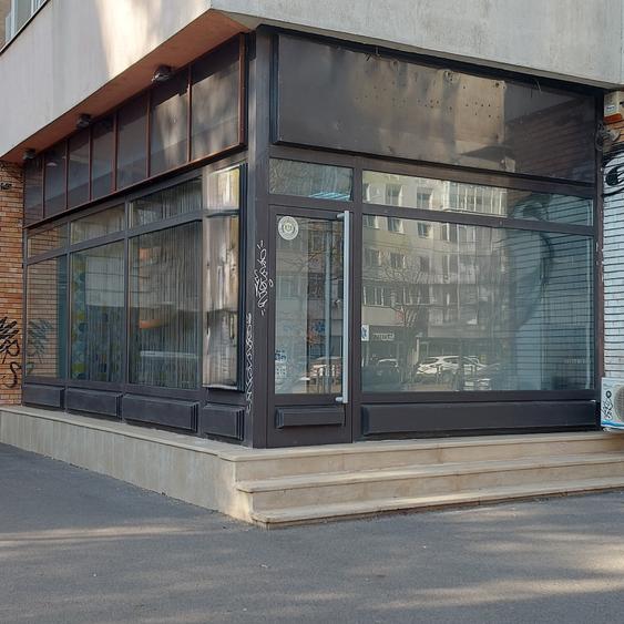 Calea Mosilor stradal, spatiu 50mp cu centrala proprie si vitrina dubla - 1
