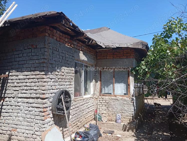 Casa cu curte si gradina suprafata totala 250mp Casa cu curte si gradina suprafata totala 250mp
