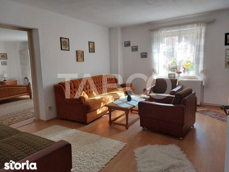 Casa de vanzare cu 2 apartamente separate si teren 500 mp Cisnadioara - 3