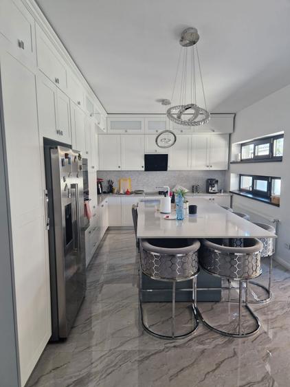 Vand casa P+1 zona Spitalul Judetean - 2