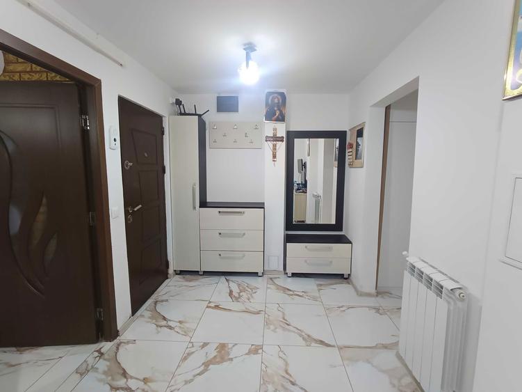 De vanzare apartament 3 camere - 7