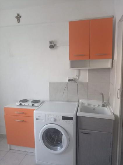 Inchiriez garsoniera - 2