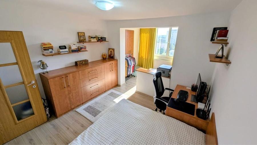 Apartament cu trei camere -decomandat - 14