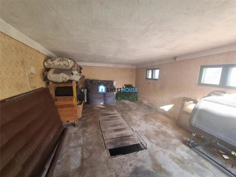 Casa de vanzare cu 4 camere si anexe in Fagaras. - 1