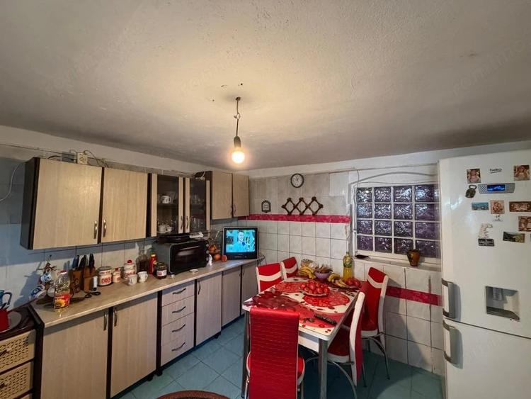 Casă cu 5 camere cu Teren 130 Mp în Lascăr Catargiu