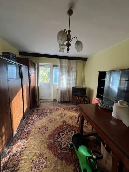 Etaj 1-Targu Cucu-Pod de Fier-3 Camere Decomandat-bloc 84' - 1