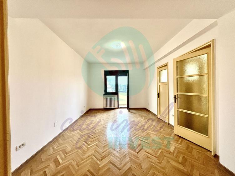 Apartament cu 4 camere decomandat în Cișmigiu