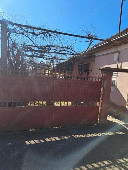 Casa de vanzare 3 camere , zona Titulescu , 80 mp , 5 ARI teren , 110.000 euro neg. - 2