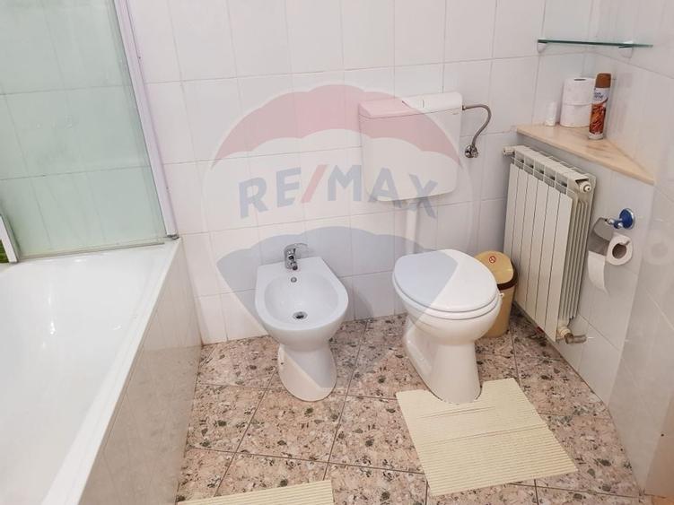 Apartament cu 3 camere de vanzare pe Str.Tribunei - 18