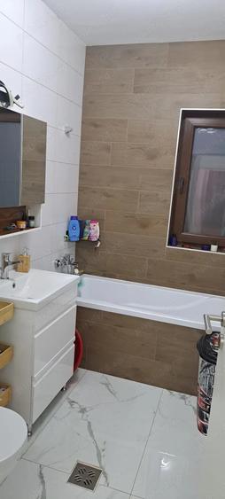 De vanzare apartament 4 camere - 6