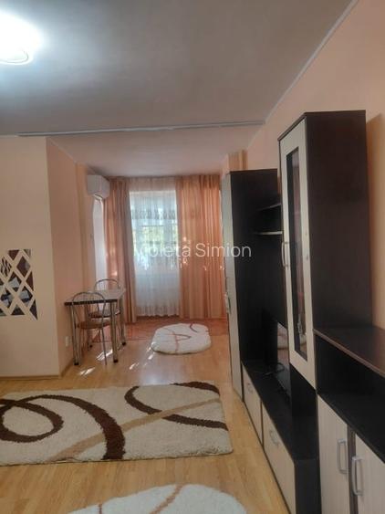 Proprietar închiriez garsoniera cf 1