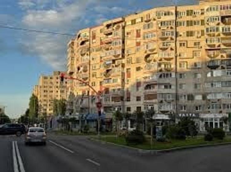 Vand Apartament Ultracentral cu 3 camere Bloc G 103.Str.Bucuresti - 3