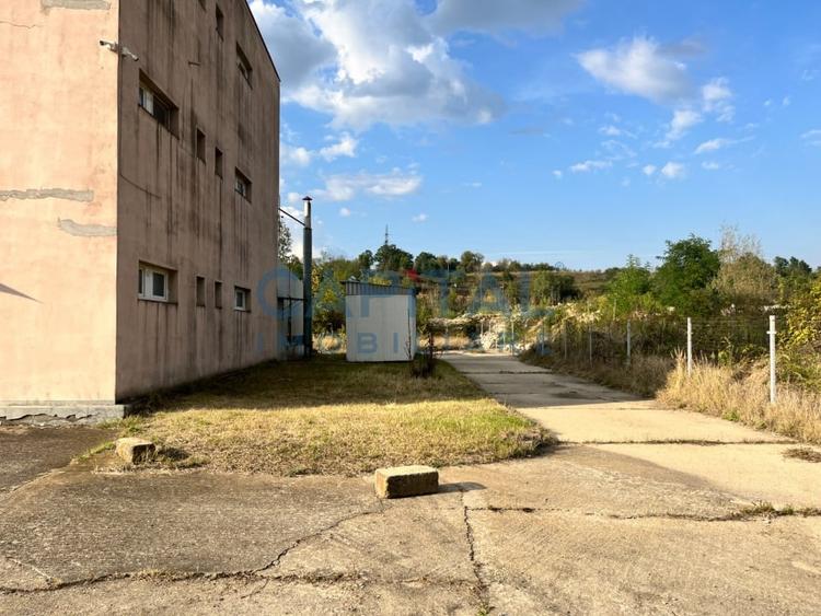 Spatiu locativ sau hala cu suprafata de 1884 mp pe teren de 3883 mp - 9