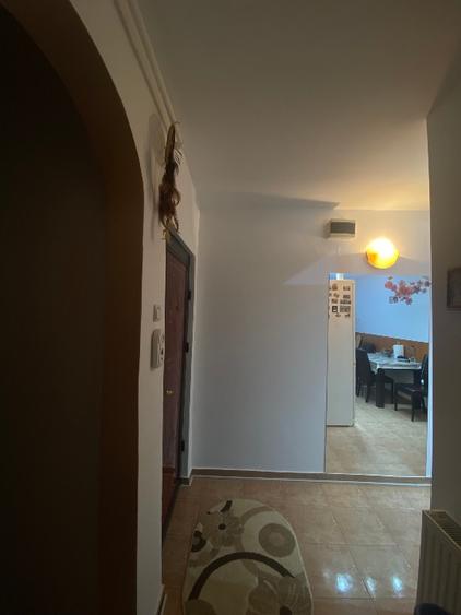 DE VÂNZARE: Apartament 3 camere Zarnesti  - 7