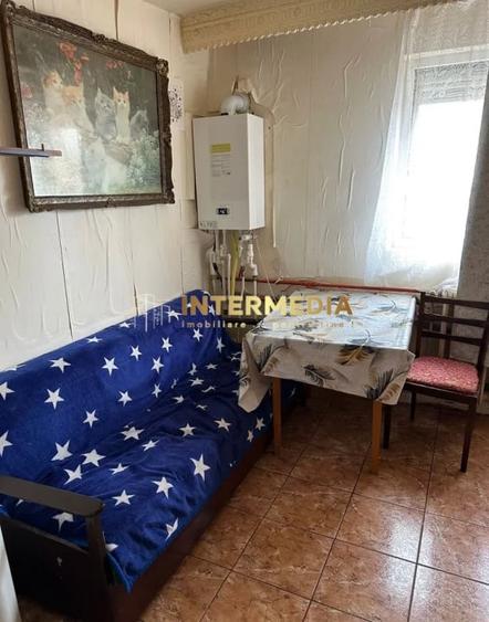 Apartament cu 2 camere semidecomandat în Cetate