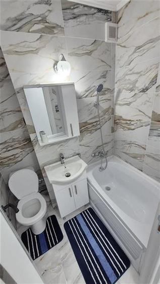 Apartament cu 3 camere semidecomandat în Tătărași