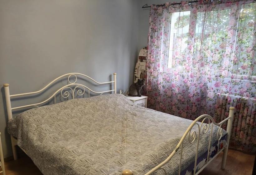 Apartament cu 3 camere semidecomandat în Drumul Taberei