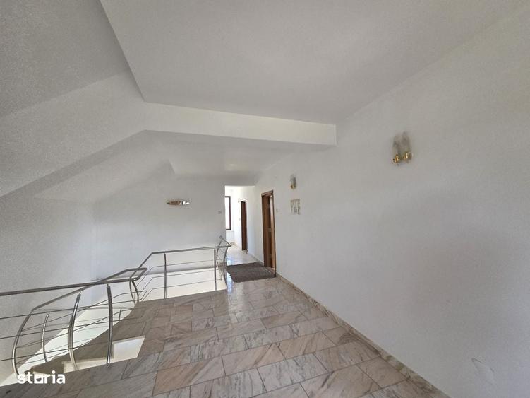 Casă cu 4 camere în Prundu