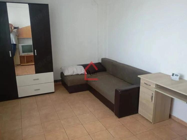 Apartament cu 2 camere decomandat în Filiași