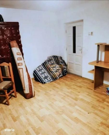 Casă cu 4 camere în Palazu Mare