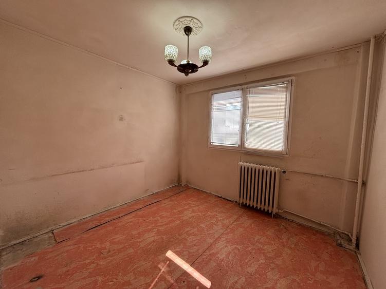 Apartament cu 2 camere semidecomandat în Tei