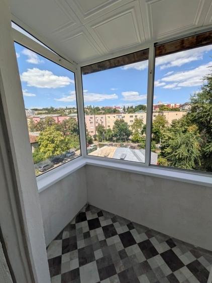 Apartament cu 4 camere decomandat în Gară