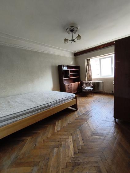 Apartament cu 3 camere decomandat în Păcurari