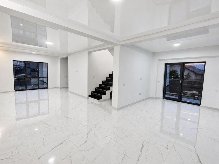 Casă cu 4 camere în Valea Lupului