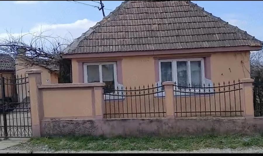 Casă cu Teren 300 Mp în Central