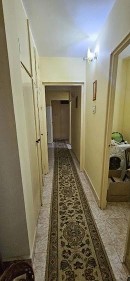 Apartament cu 3 camere decomandat, mobilat în Rovine