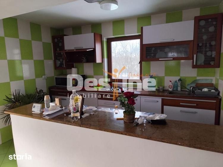 Casă cu 6 camere cu Teren 2756 Mp în Central