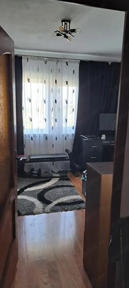 Apartament cu 3 camere decomandat în 1 Mai