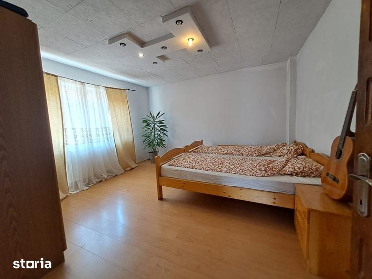 Casă cu 5 camere cu Teren 600 Mp în Nord