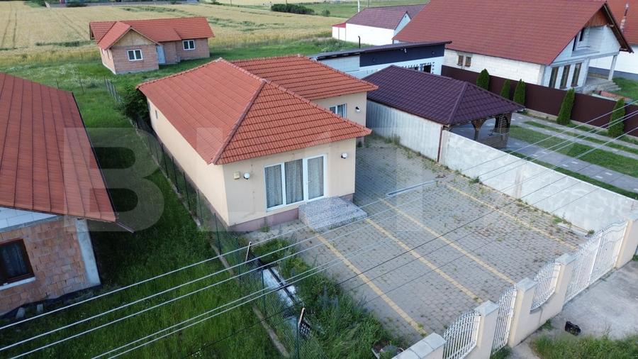 Casă individuală cu 3 camere cu Canalizare în Petrești