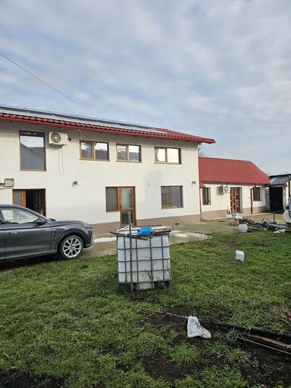 Casă individuală cu 6 camere cu Canalizare în Episcopia Bihorului