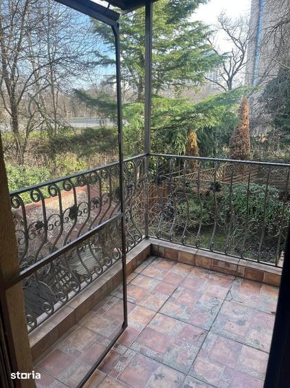 Casă cu 7 camere decomandat cu Teren 120 Mp în Floreasca