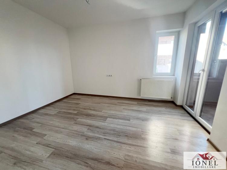 Apartament cu 3 camere decomandat în Est