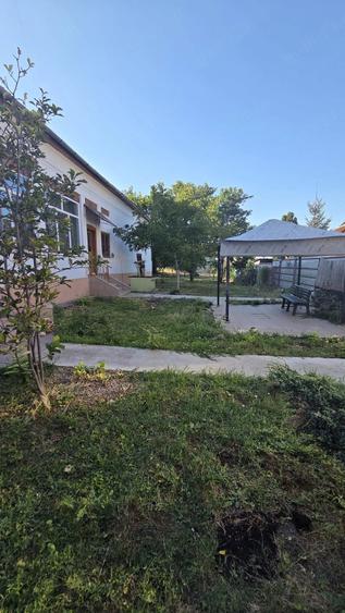 Casă cu 4 camere cu Teren 1500 Mp în Satchinez