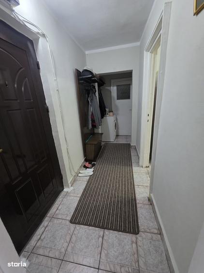 Apartament cu 4 camere semidecomandat în Hipodrom
