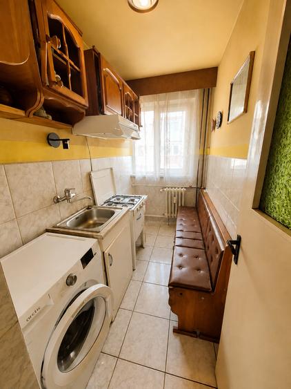 Apartament cu 3 camere semidecomandat în Dacia
