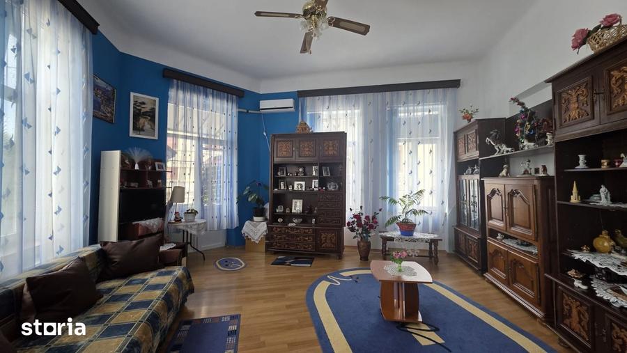 Apartament cu 5 camere în Armeneasca