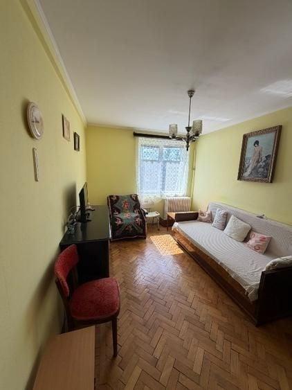 Apartament cu 3 camere semidecomandat în Titan