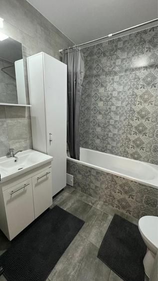 Apartament cu 3 camere decomandat în Exterior Vest