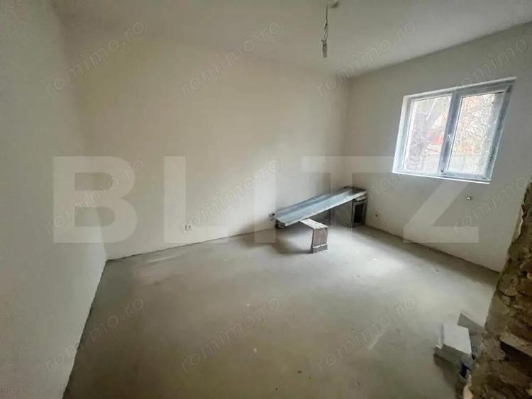 Apartament cu 3 camere semidecomandat în Decebal
