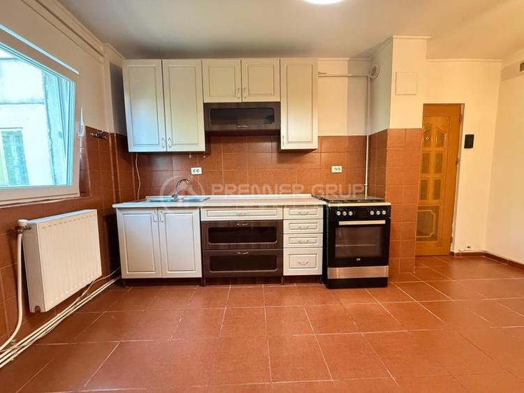Apartament cu 2 camere decomandat în Nicolina